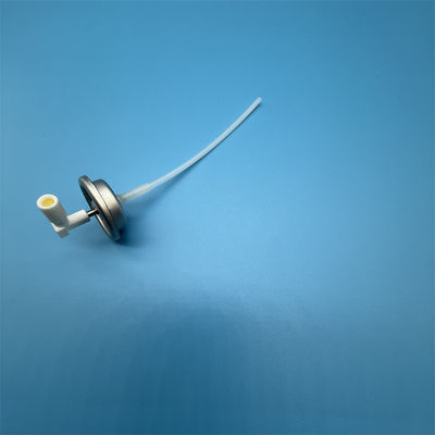 Compact metered valve with plastic stem for cosmetic serums with ergonomic